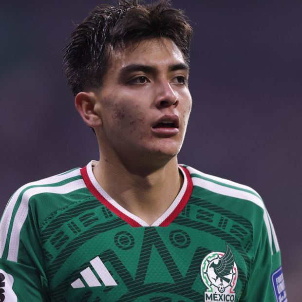 Gilberto Mora durante un partido con la Selección Mexicana